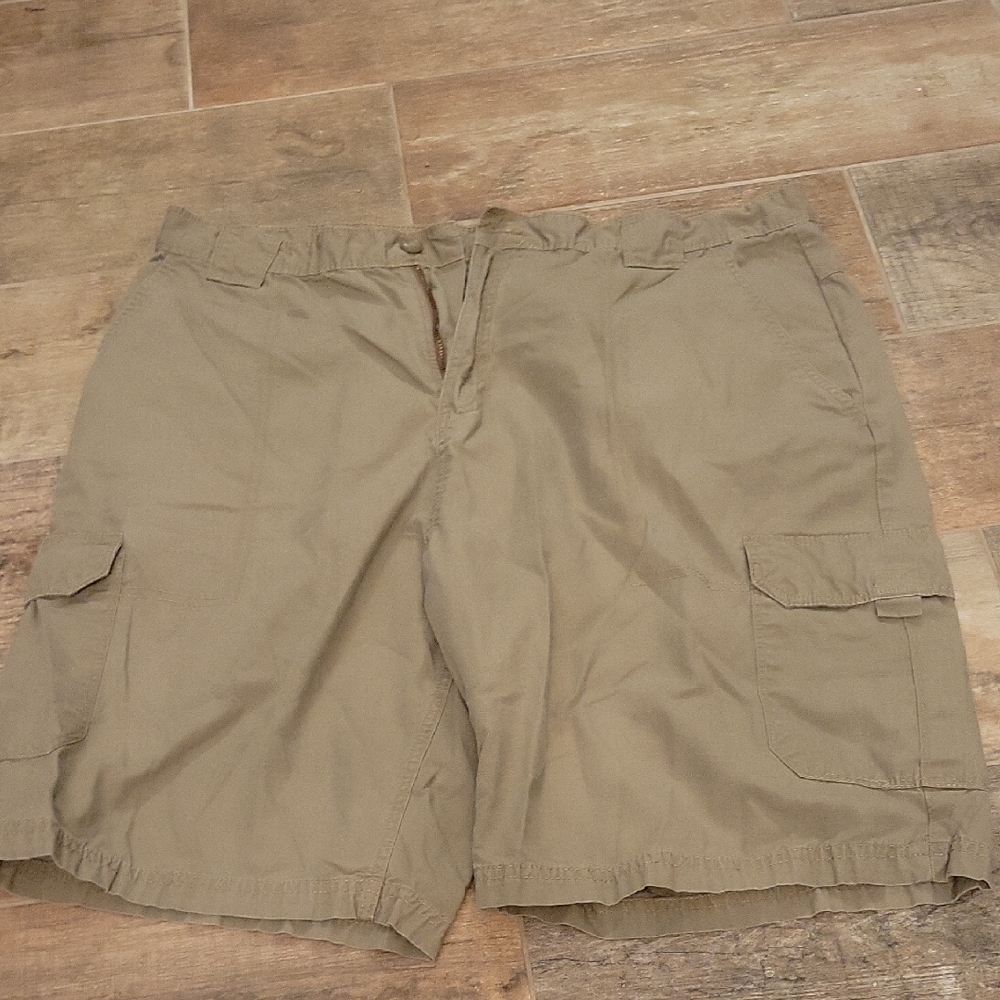 Men's Tan Cargo Shorts EUC